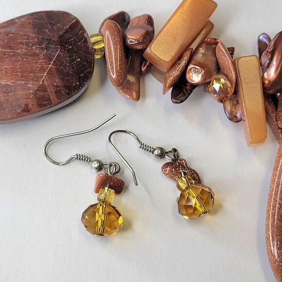 Brown hued gemstone fashion necklace and earrings set - Picture 5 of 14